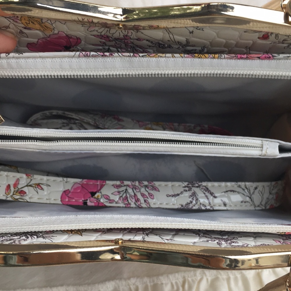 Purse - Picture 3 of 4